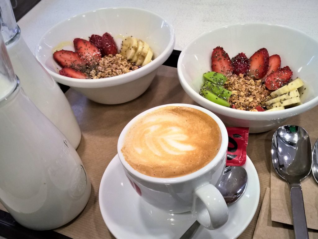 desayuno-saludable-fitbowl-1024x768 Desayunos saludables en Pinale Coffee Shop & Salad Bar
