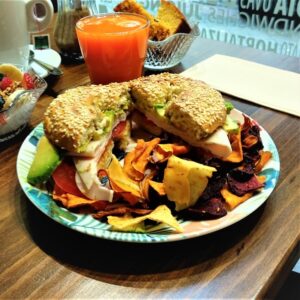 bagel-pavo-aguacate-01-300x300 Menú